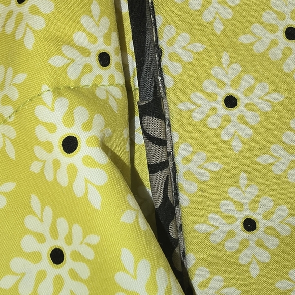 Vera Bradley Large Dome Zipper Shoulder. EUC - Picture 10 of 16